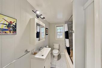 Wooded Home With Alfresco Dining, Near Beaches Cottage