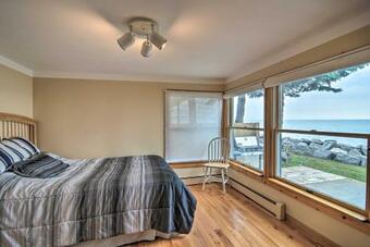 Lovely Lakefront Cottage With Patio And Sunroom