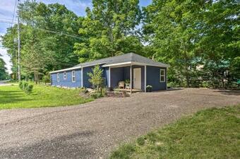 Fully Renovated Home With Fire Pit Walk To Beach