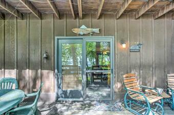 Clearwater Lake Getaway With Shared Pool And Boat Dock