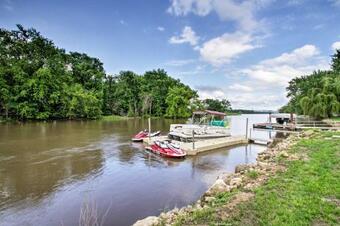 Private Waterfront Mississippi River Home!