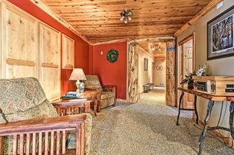 Riverfront Getaway With Hot Tub And Movie Theater