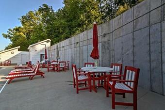 Apartamento Waterfront Condo On Lake Ozark With Boat Slip And Pool!