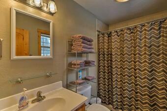 Hungry Horse Cabin With Patio And Fire Pit-near Glacier