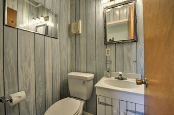 Breezy Ship Bottom House With Yard And Beach Access!