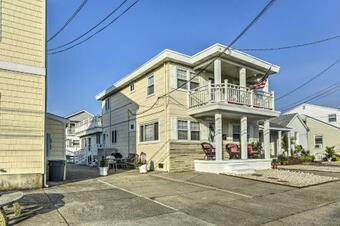 Apartamento Pet-friendly Getaway With Patio, Less Than 1 Block To Beach!