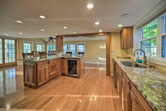 Charming Home Steps From Lake George With Bbq!