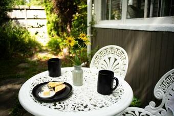 Black Walnut Bed And Breakfast