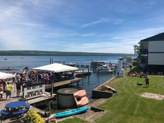 Hotel Showboat Motel Restaurant & Bar