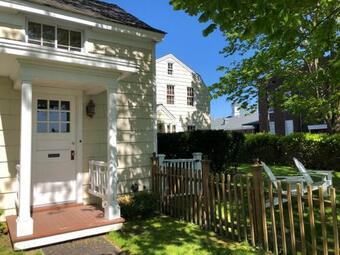 Bed & Breakfast 1708 House