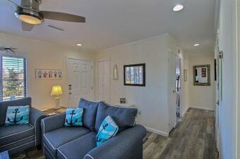 Duckin Around #209-hc