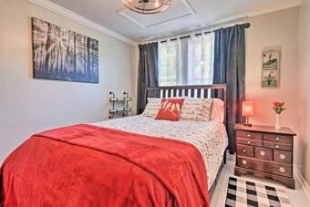 Historic Black Mountain Cottage With Fire Pit!