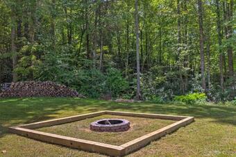 Brevard Cabin Tiny Living Near Big Adventure