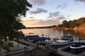 Lakefront Property Studio With Private Porch #38 At Long Cove Resort