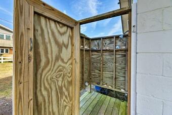 Colorful Cottage With Patio Across From The Beach!