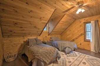 Gorgeous Log Cabin With Decks And Fireplaces!