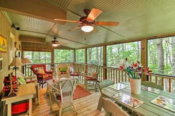 Smallwood Cute Highlands Home With Screened Porch!