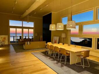 Villa World Class, Brand New Luxury Waterfront Home