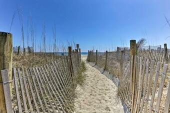 Apartamento Condo With 2 Decks - Steps From Wrightsville Beach!