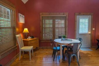 White Pine . Trailside Lodging