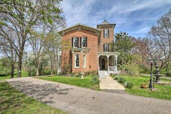 The Henry Manor - Dreamy Victorian Charmer!