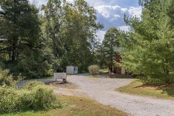 Canadian Hemlock . Trailside Lodging