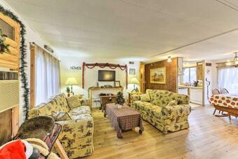 Rustic Grants Pass Rental Across From Rogue River!