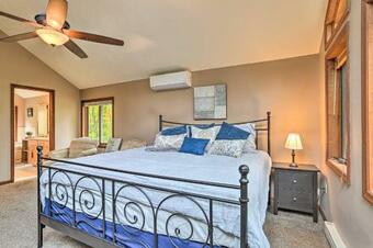 Pocono Mountains Retreat With Pool Table And Hot Tub!