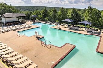 5-star Roomy And Tranquil Pocono Home About Hike And Ski!