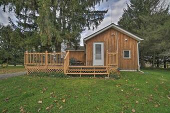 Vintage Farmhouse 2.4 Miles To Mount Pleasant Ski!