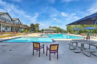 Saw Creek Cabin With 2 Decks And Resort Pool Access