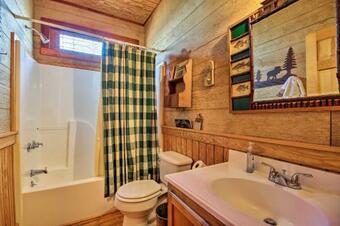 Charming Waterfront Ridgeway Cabin With Dock!