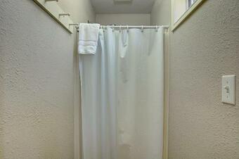 Fantasy Oaks Lodge Home