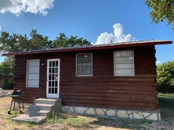 Villa Bandera Vintage River Cabin