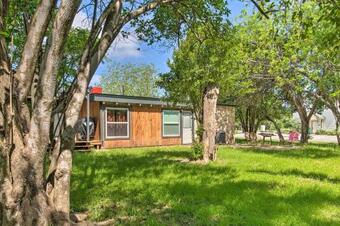 Retro Updated Blanco Abode Steps To Main St