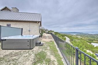 Luxe Lakeview Escape With Hot Tub, 1mi To Canyon Lake