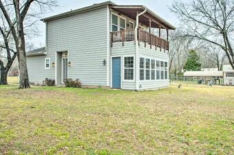 Spacious Lakefront Home With Deck And Fire Pit!