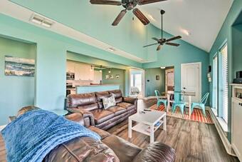 Matagorda Townhome With Deck, Views, Pool Access