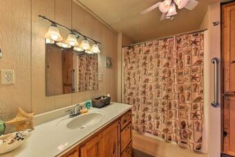 Canalfront House And Studio Near Kemah And Galveston!