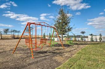 Renovated Schulenburg Retreat With Pool And Views