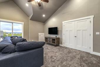 Beautiful Parade Home Overlooking Bear Lake Golf Course And Bear Lake With Private Hot Tub- Sleep 34