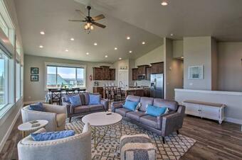 Lake-view Escape Private Beach Resort Access