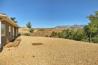 Cozy Home With Patio - 21 Mi Outside Zion Natl Park!