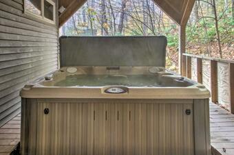 Ludlow Home With New Hot Tub, Near Okemo Resort!