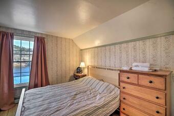 Riverside Retreat With Deck By Cornish-windsor Bridge