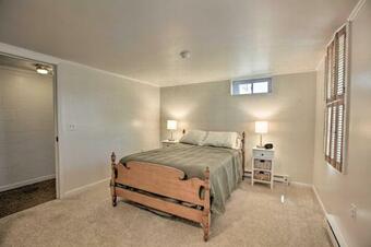 Family-friendly Getaway With Fire Pit And Kayaks!