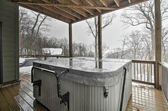 Lavish Wintergreen Home With Hot Tub By Skiing!
