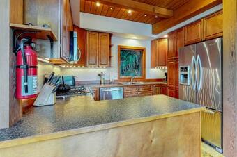 Woodland Hideaway In The Hills