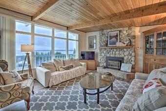 Puget Sound Home With Private Beach Access And Deck