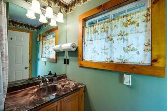 72mf - Rustic - Pets Ok - Sleeps 2 Cabin